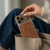 Obal na iPhone s leopardím vzorem a okénkem