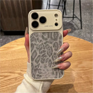 Obal na iPhone s leopardím vzorem a okénkem
