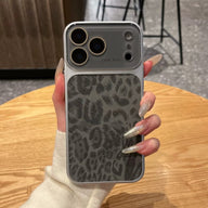 Obal na iPhone s leopardím vzorem a okénkem