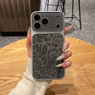 Obal na iPhone s leopardím vzorem a okénkem